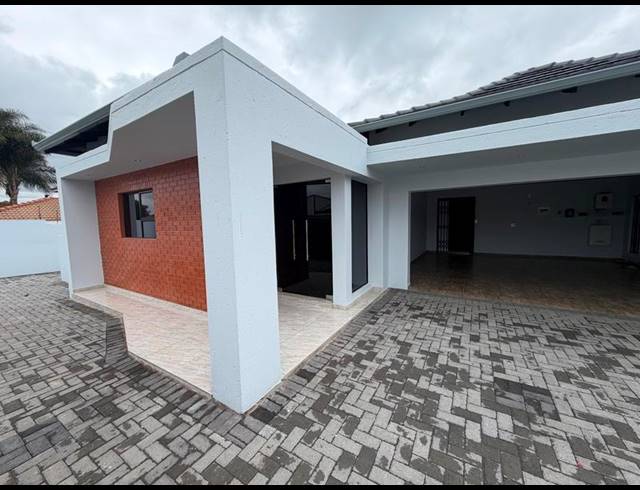 5 BEDROOM HOUSE FOR SALE IN AERORAND